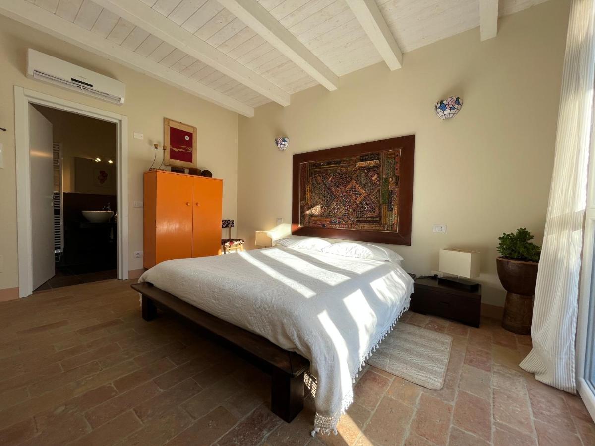 Pioppi Neri R&B Bed and Breakfast Felino Exteriör bild
